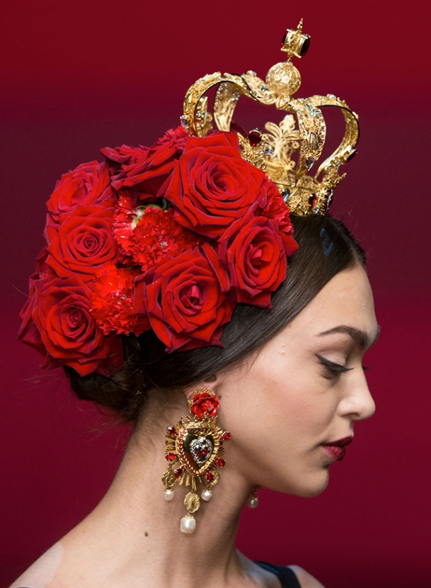 Красота в деталях: образ с показа Dolce & Gabbana