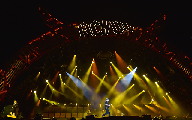 Солист AC/DC может полностью потерять слух