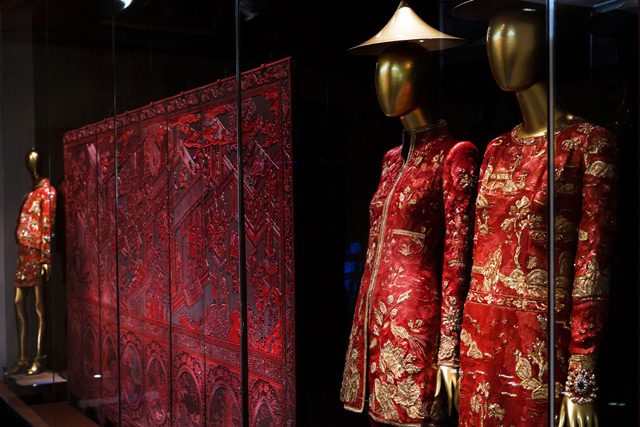 Выставку China: Through the Looking Glass в Метрополитен-музее можно посмотреть до сентября