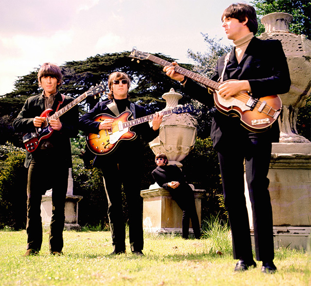 Одна из гитар Джона Леннона будет продана с аукциона в Лондоне