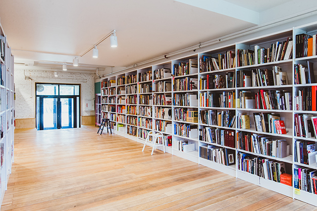 \"Гараж\" открывает библиотеку по современному искусству