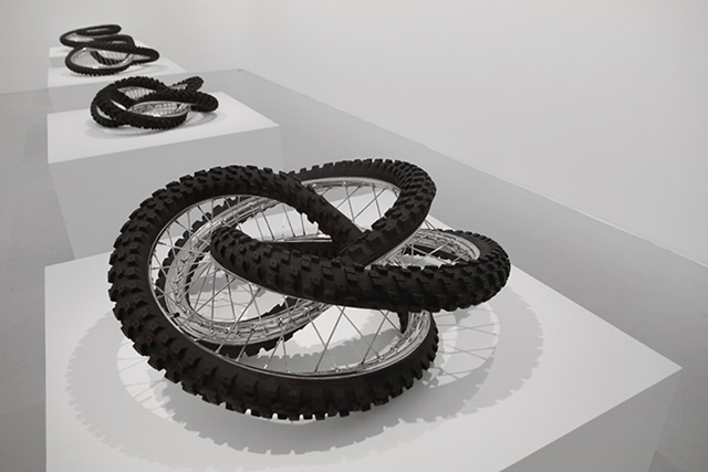 Выставка новых арт-объектов от Вима Дельвуа в Париже