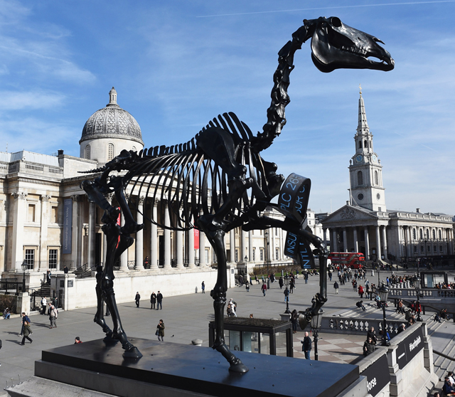 В центре Лондона установили \"Дареного коня\"