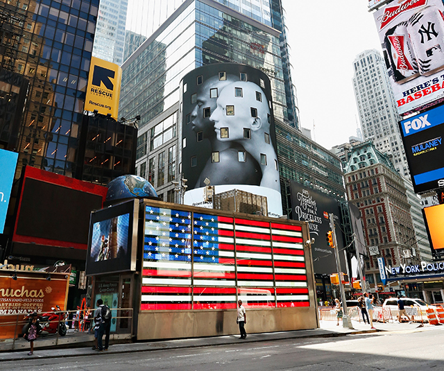 Американские билборды украсили знаменитыми картинами