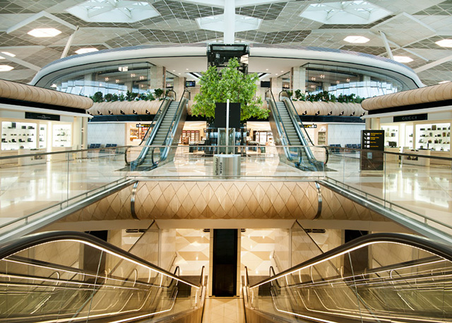 Деревянные \"коконы\" в новом терминале аэропорта Баку