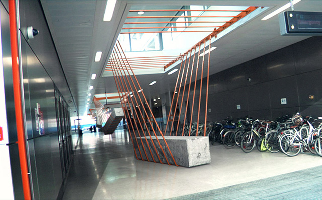 Бетонная инсталляция Elasticity в лондонской надземке