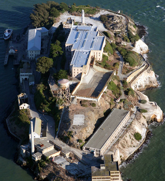 Ай Вэйвэй хочет устроить выставку в Алькатрасе