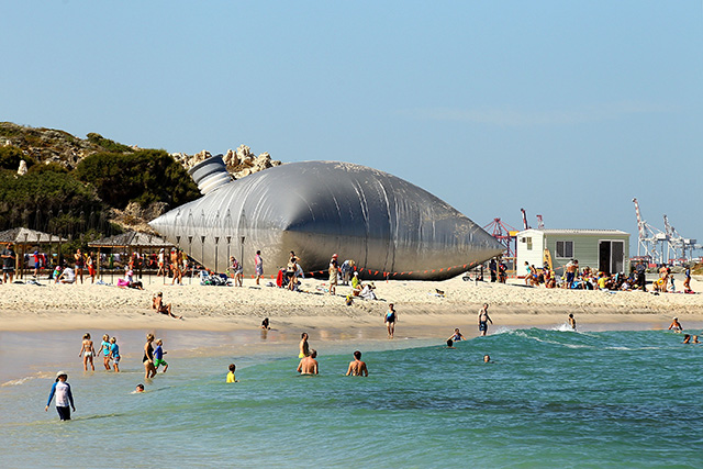 Выставка скульптур на австралийском пляже Коттслоу