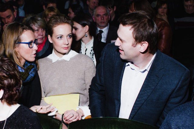 Ксения Собчак и Алексей Навальный на премьере спектакля \"Возвращение домой\"