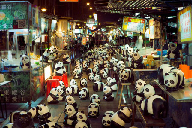 1600 панд заполонили улицы Гонконга
