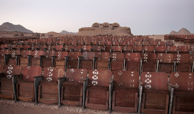 Заброшенный кинотеатр в Синайской пустыне