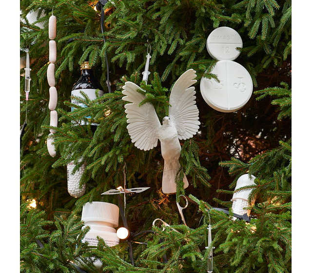 Рождество вокруг нас: Дэмиен Херст украсил елку