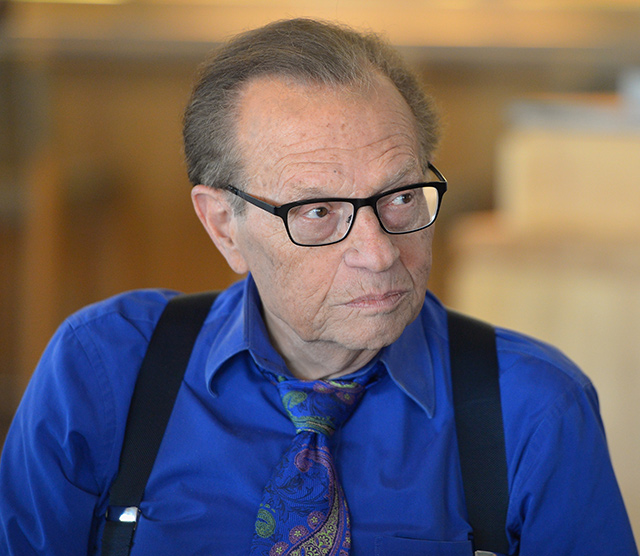 Ларри Кинг работает на радио