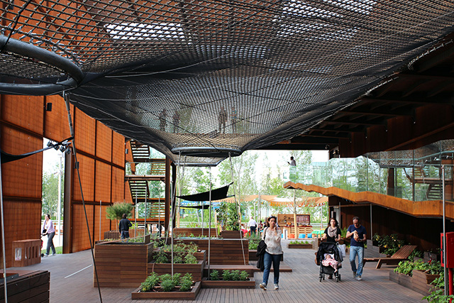 Бразильский павильон с батутом на Expo Milano 2015