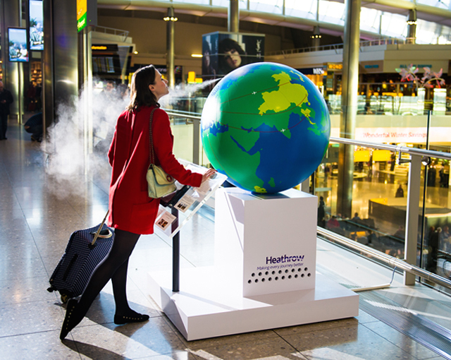 В лондонском Хитроу установили глобус с ароматами разных стран