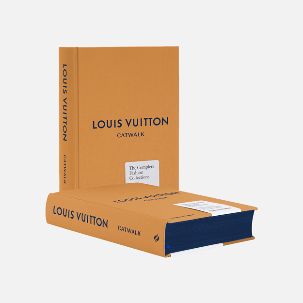 Louis Vuitton выпустил книгу со снимками с показов за последние 20 лет