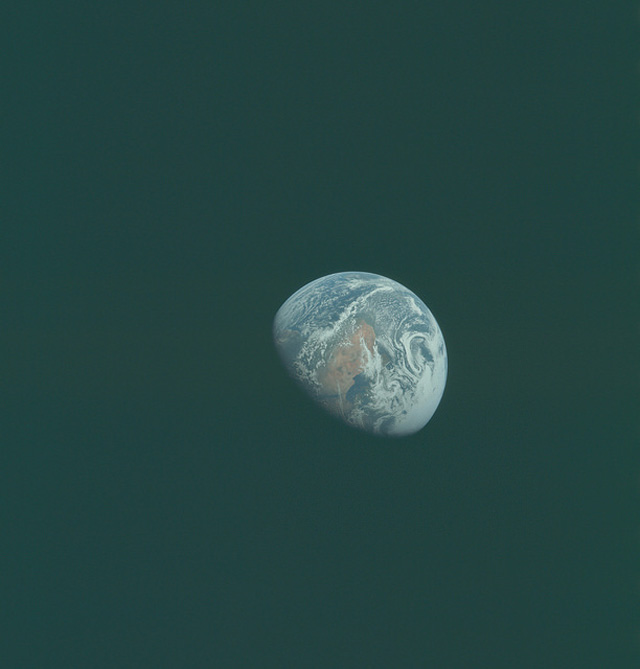 NASA выложило во Flickr 8 000 снимков Луны