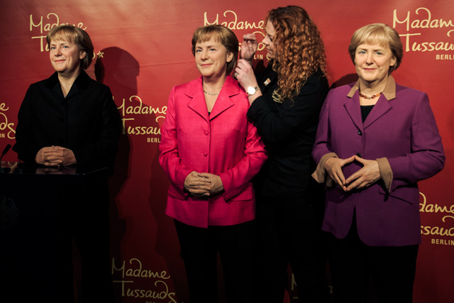 В честь 10-летия правления канцлера: \"съезд\" трех восковых Меркель в музее мадам Тюссо