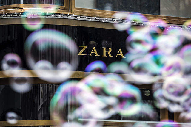 Владелец Zara стал самым богатым человеком в мире