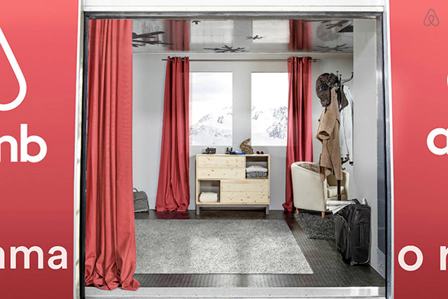 Отель на высшем уровне: Airbnb сделали гостиничный номер из кабины фуникулера