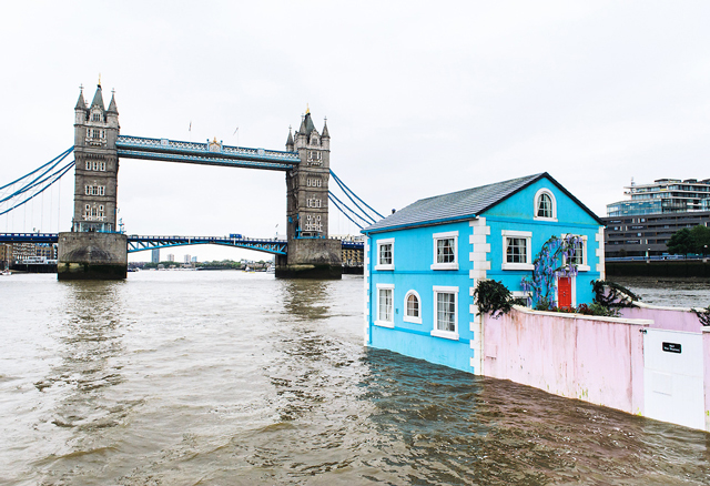 Airbnb запустили плавучий дом по Темзе