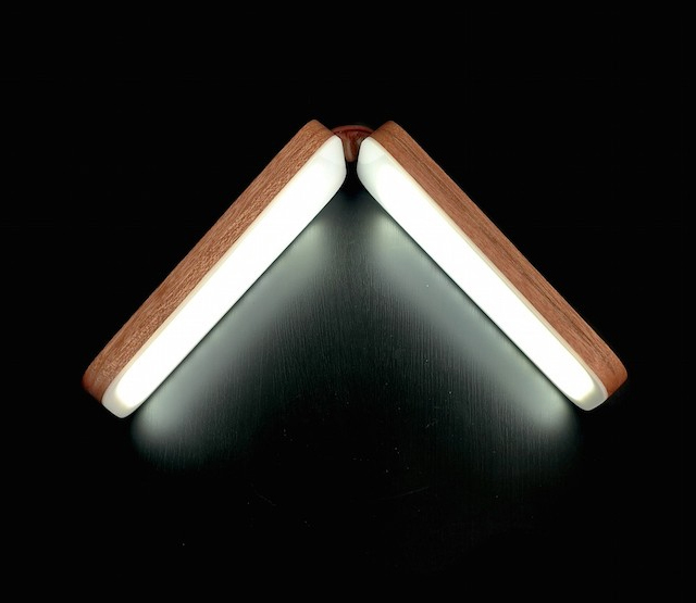 Финский дизайнер создал лампу-книгу