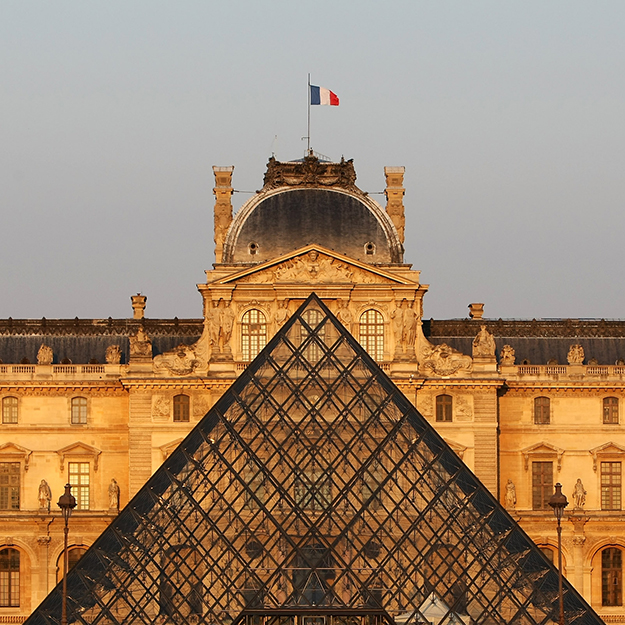 Британская школьница отправила письмо «кому-нибудь в Париже» — ответ пришел из Лувра