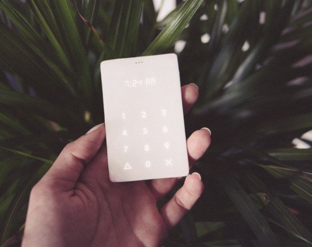 На Kickstarter собирают деньги на проект мини-телефона