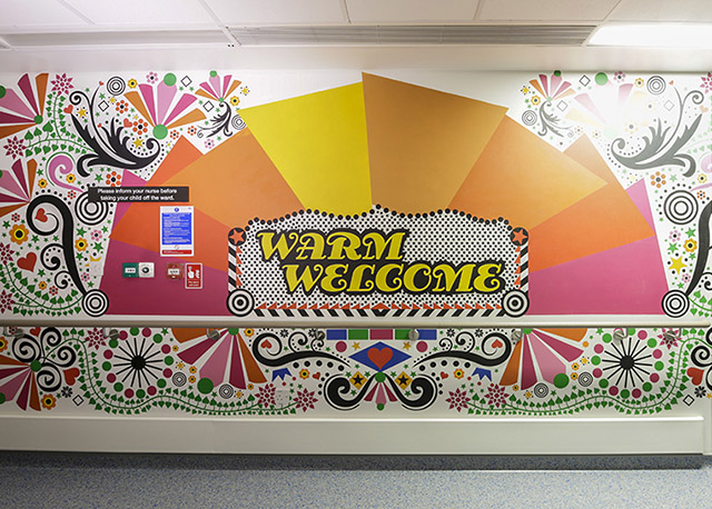 Дизайнеры и художники оформили королевскую больницу Лондона