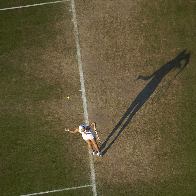 Елена Веснина: \"Теннисисткам запрещают играть в чересчур откровенных нарядах\"