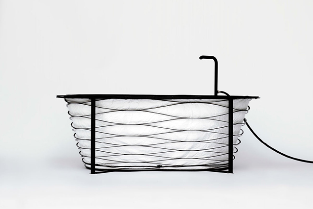 Тонкие материи: ванна-раскладушка от немецкого дизайнера