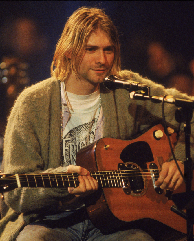 Vetements выпустил копию кардигана Курта Кобейна с выступления на MTV Unplugged