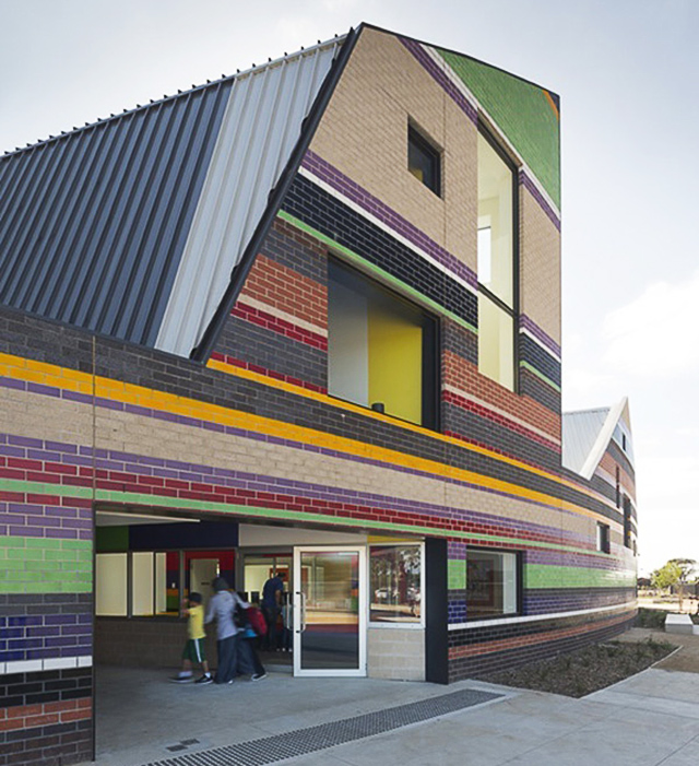 Полосатый учебный комплекс в Мельбурне от бюро McBride Charles Ryan