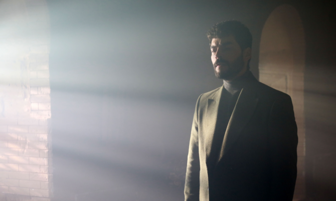 Онлайн-кинотеатр Иви разыгрывает ужин с турецким актером Акыном Акынезю