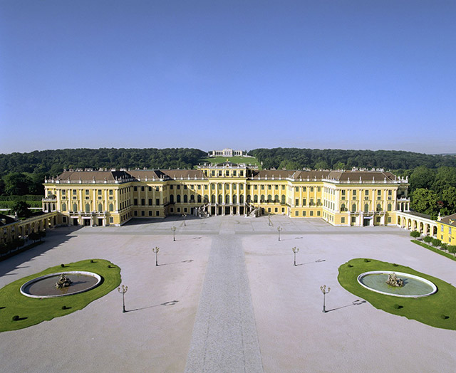 Сьют в старинном венском дворце Schönbrunn Palace