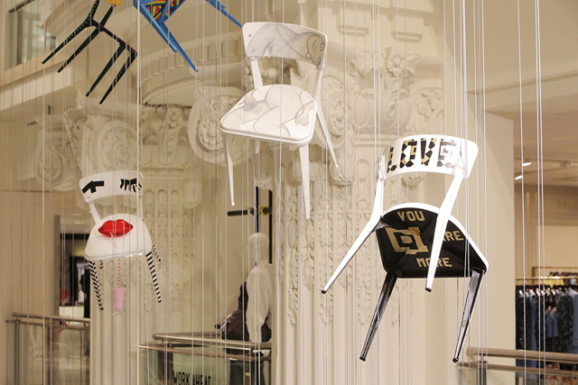 Британские дизайнеры создали стулья для благотворительного проекта Selfridges
