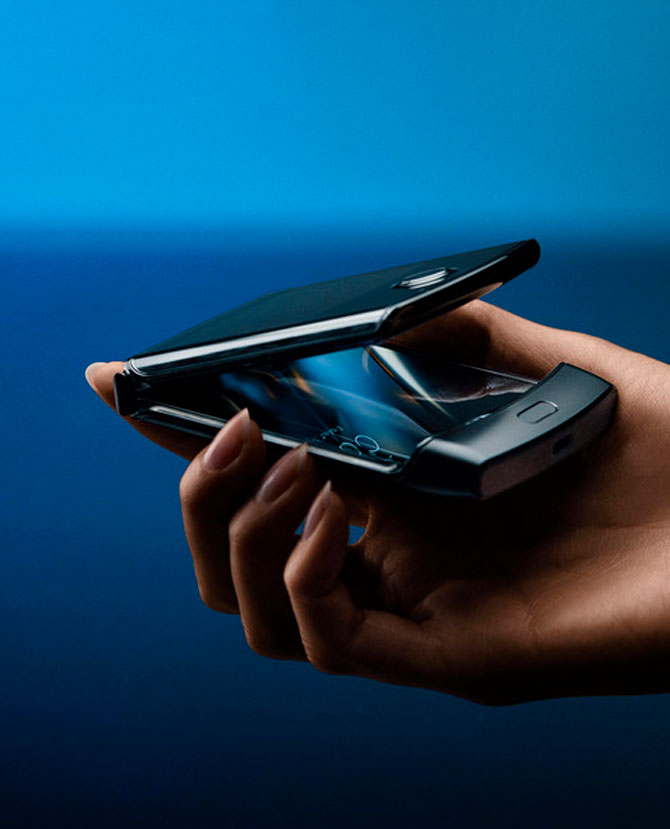 Motorola возродила модель Razr в виде сенсорной раскладушки