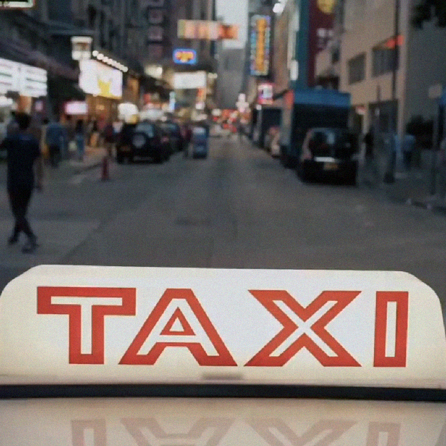 Гонконгские таксисты показали тизеры новой коллекции Helmut Lang