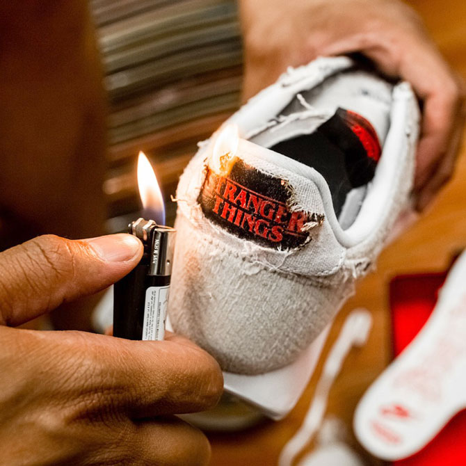 Nike выпустил кроссовки по мотивам «Очень странных дел», которые нужно поджигать