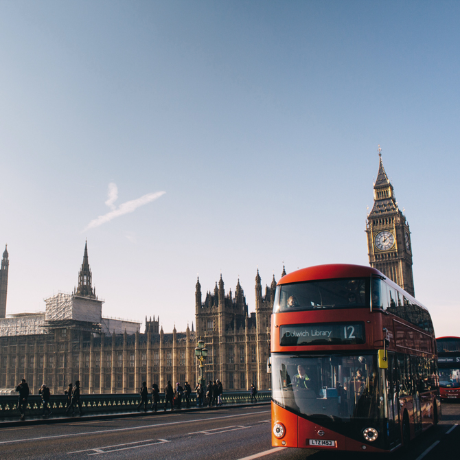 В Лондоне запретили рекламировать фастфуд в общественном транспорте