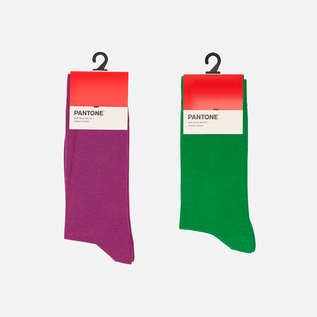 Институт цвета Pantone теперь выпускает носки всех оттенков