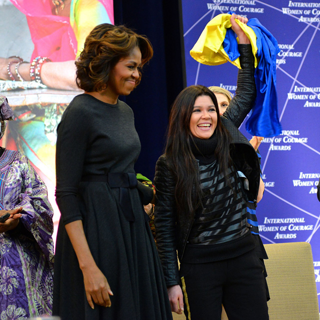 Мишель Обама наградила певицу Руслану премией за отвагу