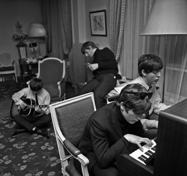 Выставка фотографий The Beatles в Four Seasons Hotel George V