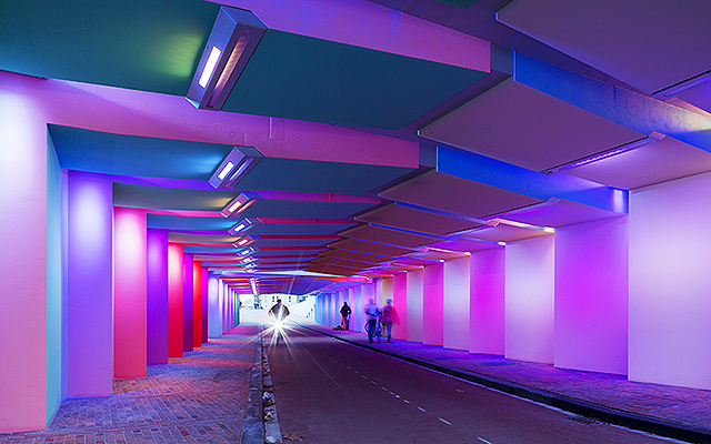 Световой туннель в Нидерландах как повод кататься по городу