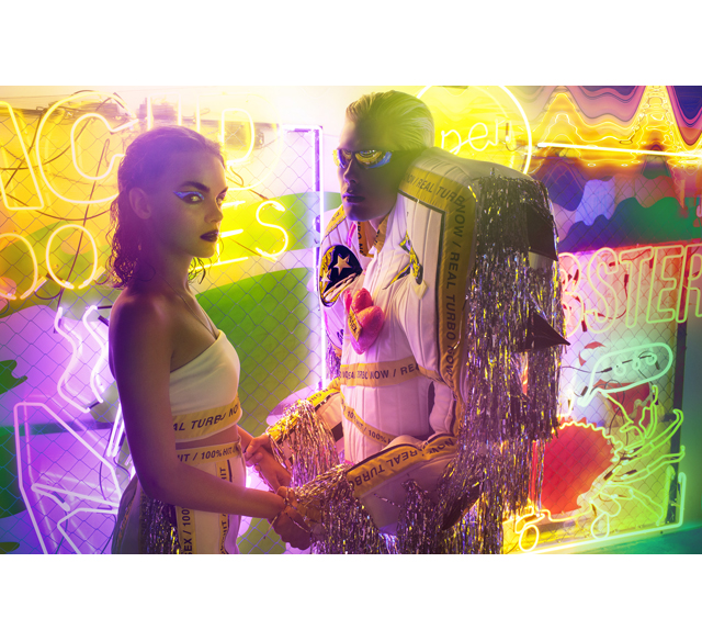 Неон и люди будущего в съемке Turbo_Yulia