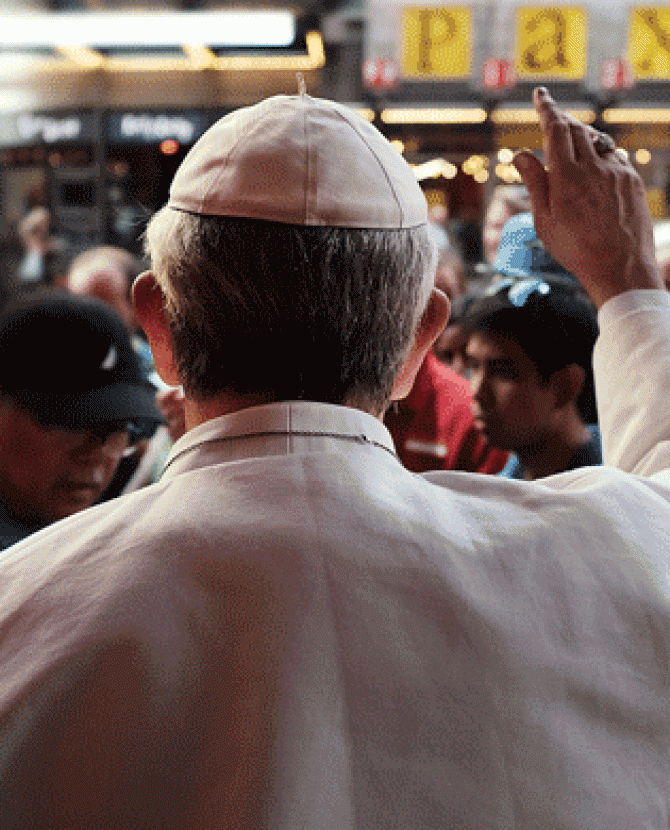 Папа Римский выпустит поп-рок-альбом