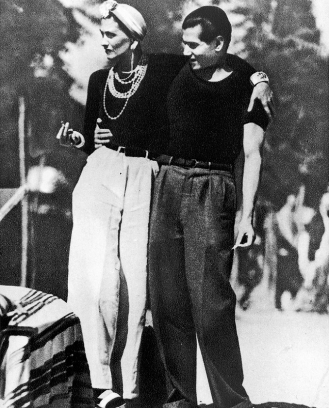 Парижанкам разрешили носить брюки