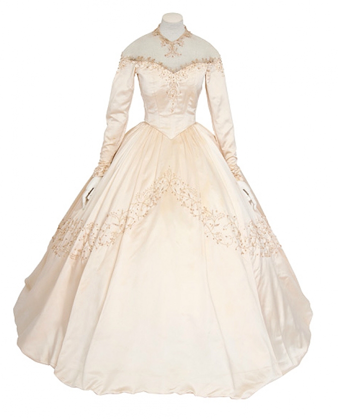 Свадебное платье Элизабет Тейлор выставят на аукцион