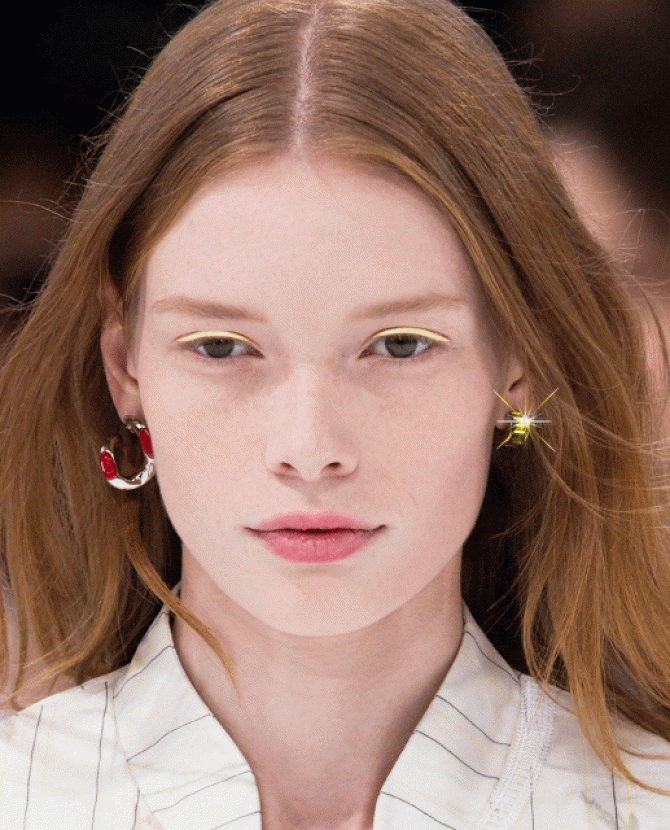 На заметку: носить моносерьги в паре