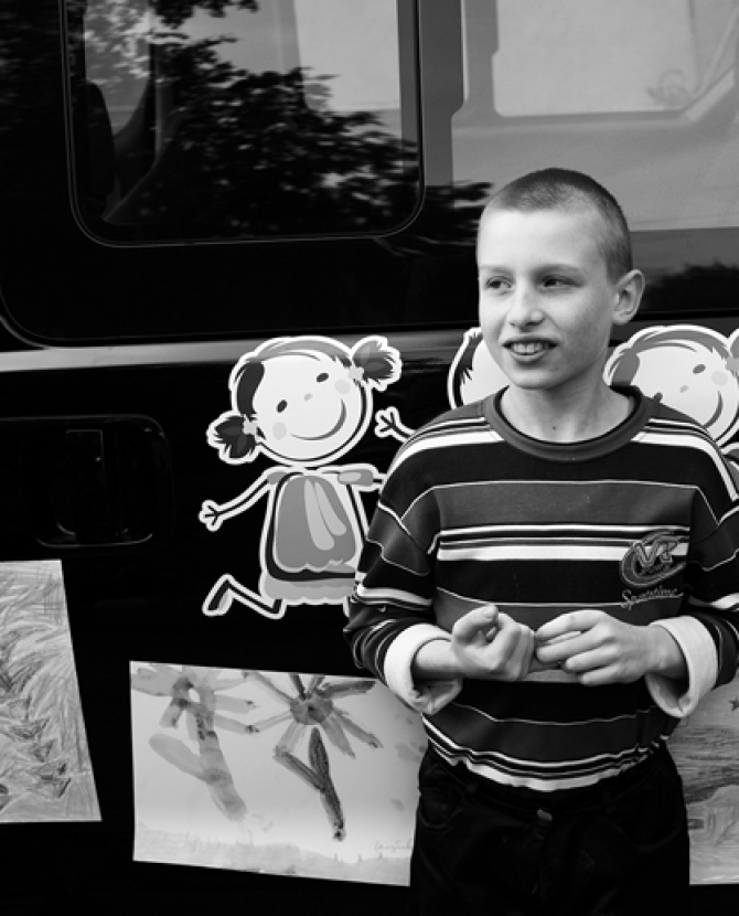 \"Обнаженные сердца\" и Louis Vuitton в гостях у детского дома-интерната